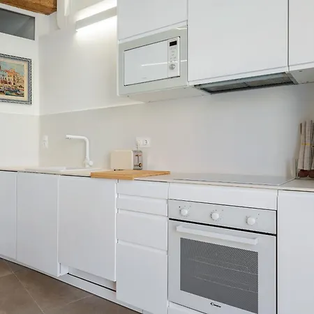 Hauzify I Sol Apartment